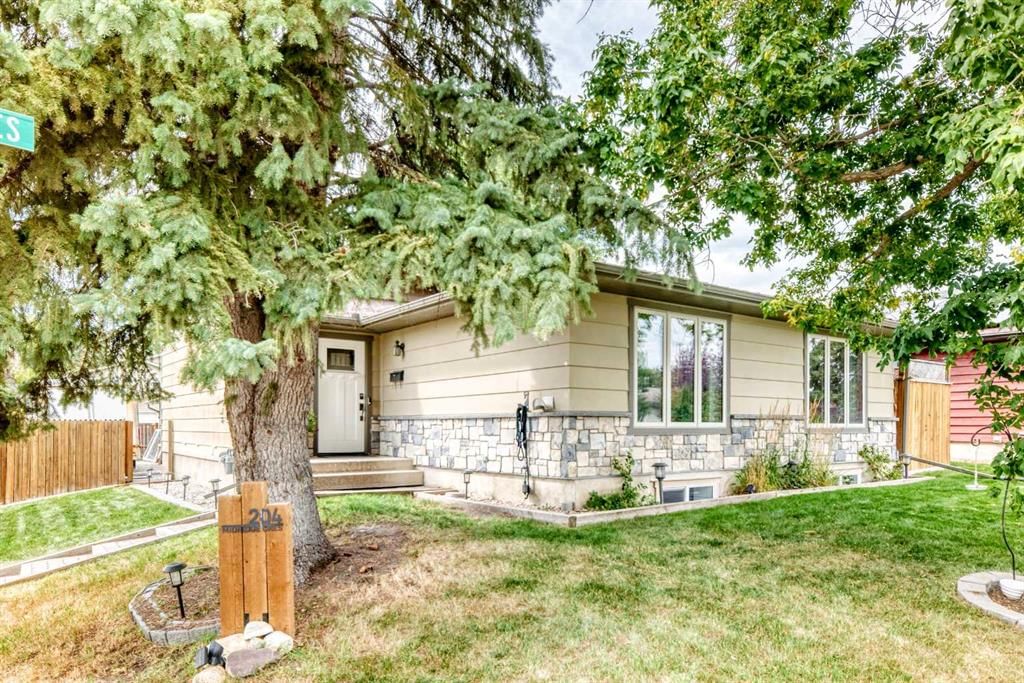 204 Midridge Crescent SE, Calgary — main listing photo