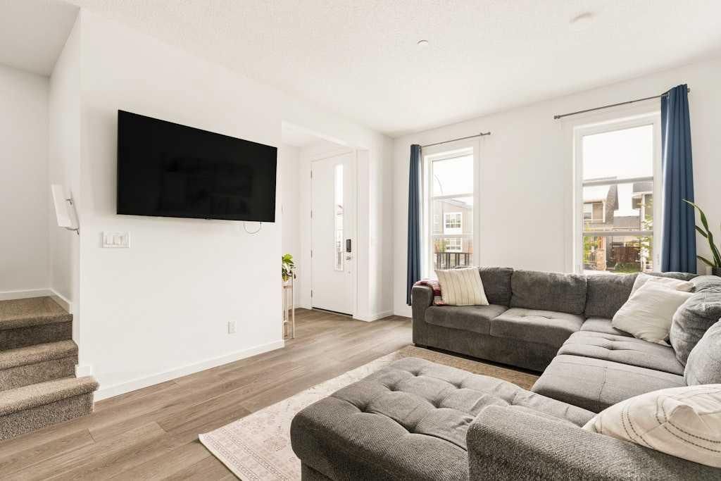 39 Howse Rise NE, Calgary — photo 3 of 32