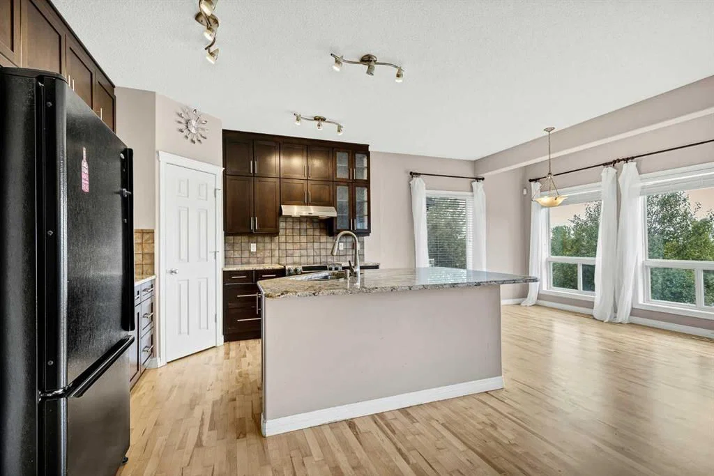 92 Everhollow Way SW, Calgary — photo 3 of 34