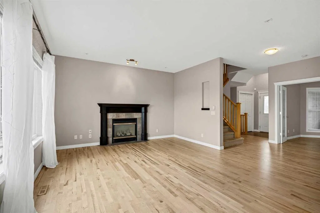 92 Everhollow Way SW, Calgary — photo 4 of 34