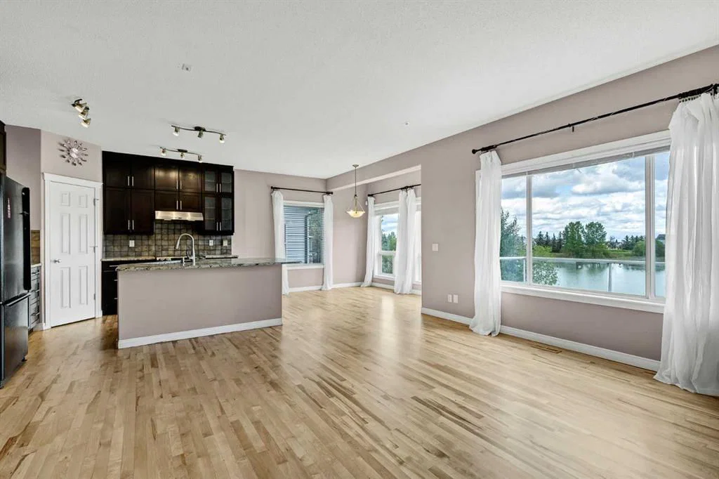 92 Everhollow Way SW, Calgary — photo 5 of 34