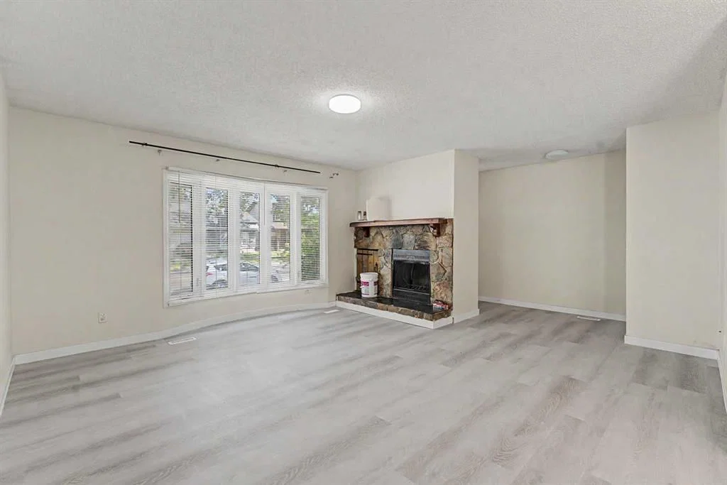 5615 temple Drive NE, Calgary — photo 3 of 33