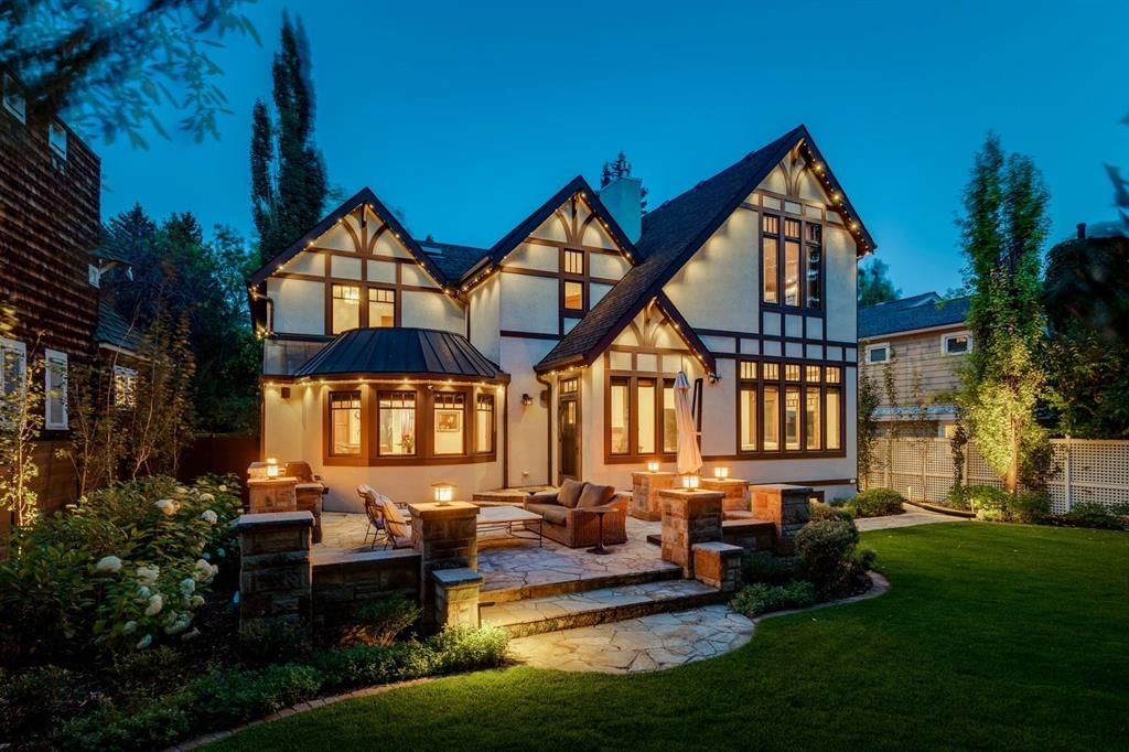 2703 Carleton Street SW, Calgary — main listing photo