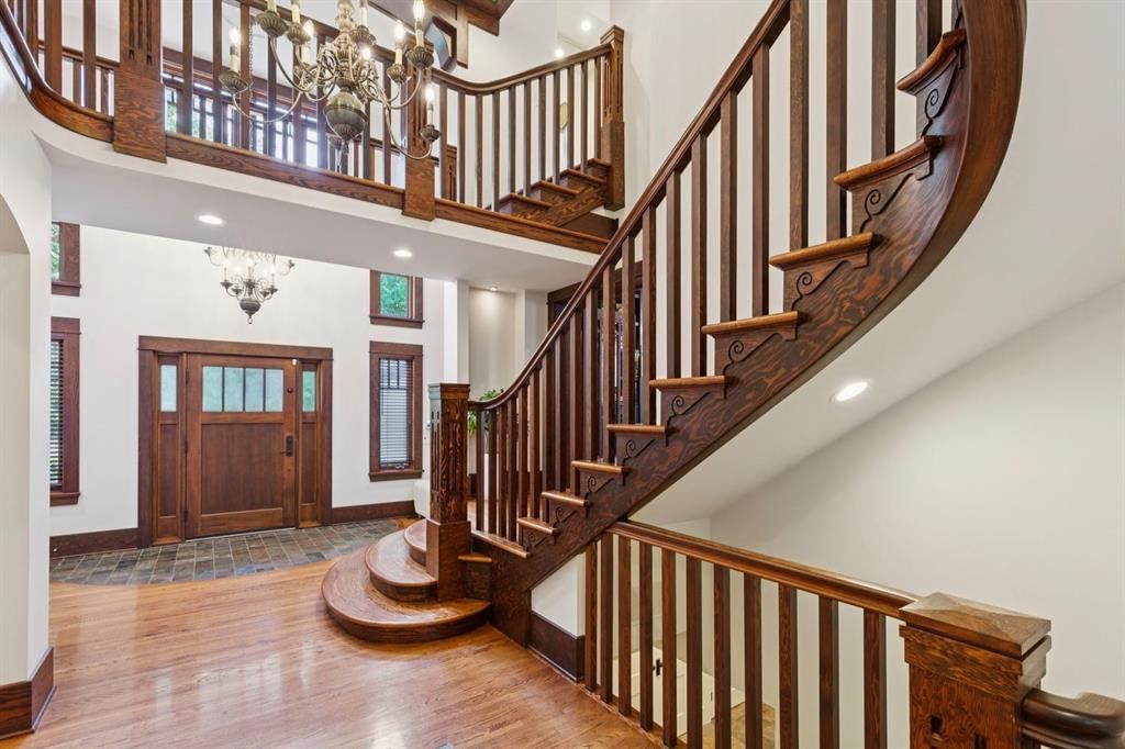 2703 Carleton Street SW, Calgary — photo 4 of 50