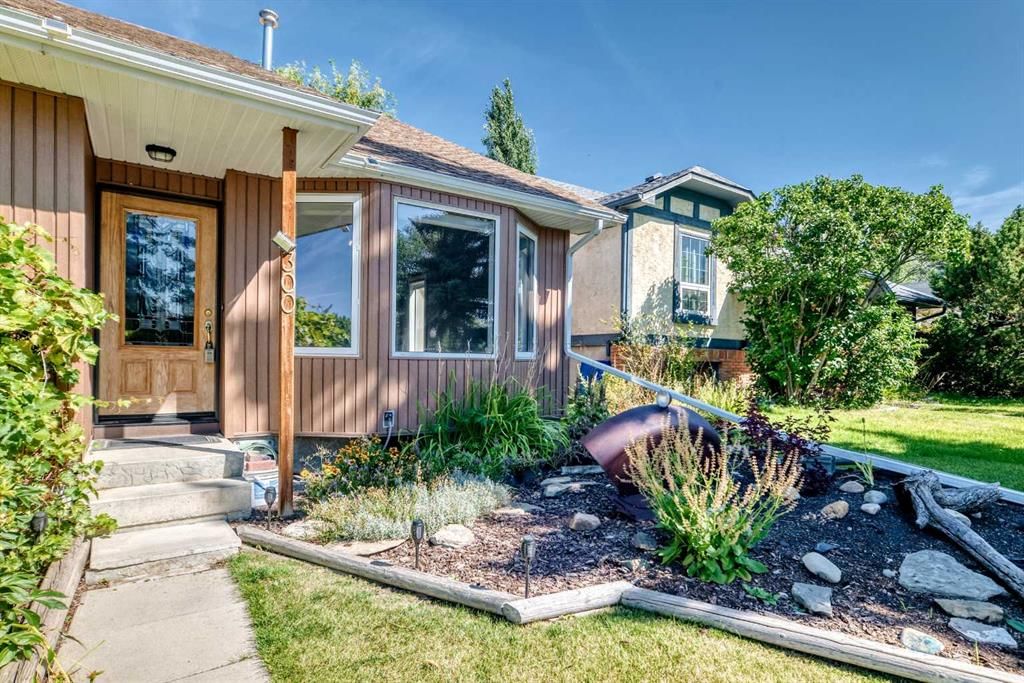 300 Marquis Place SE, Airdrie — photo 2 of 50