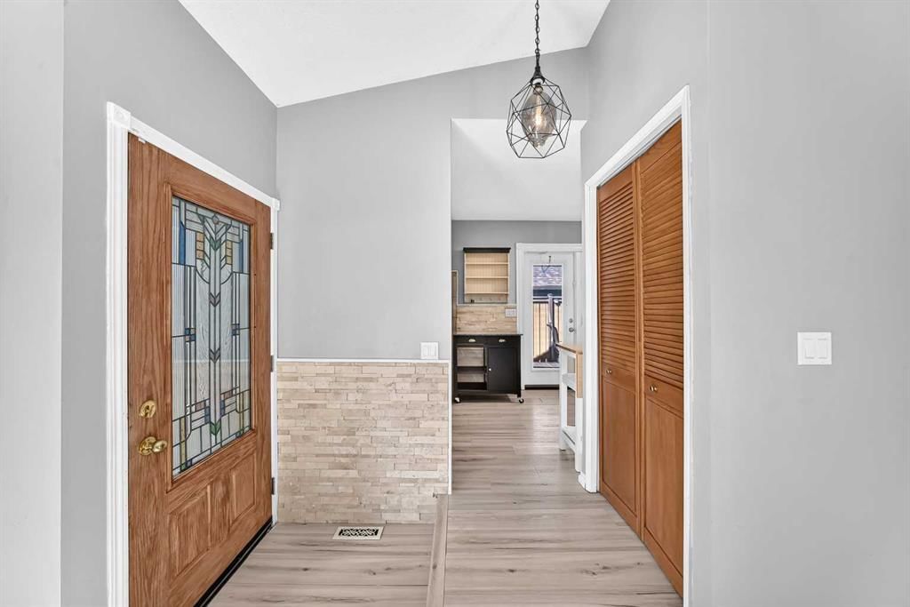 300 Marquis Place SE, Airdrie — photo 3 of 50