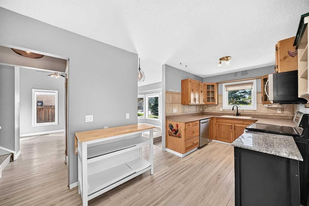 300 Marquis Place SE, Airdrie — photo 5 of 50