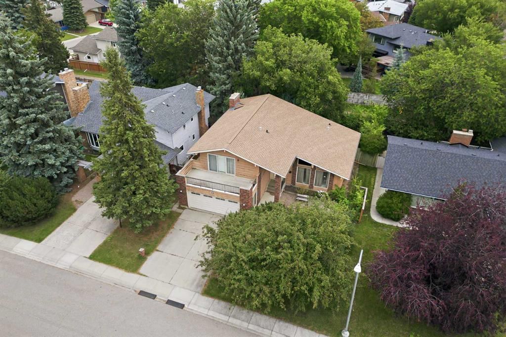 316 Parkview Crescent SE, Calgary — main listing photo