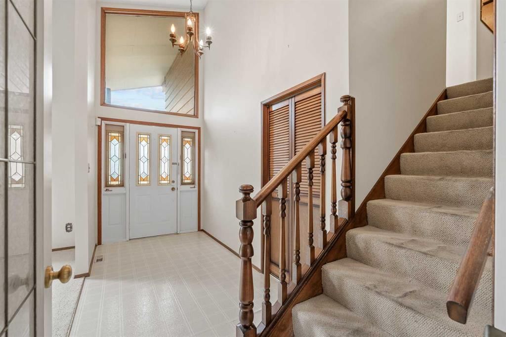 316 Parkview Crescent SE, Calgary — photo 5 of 39