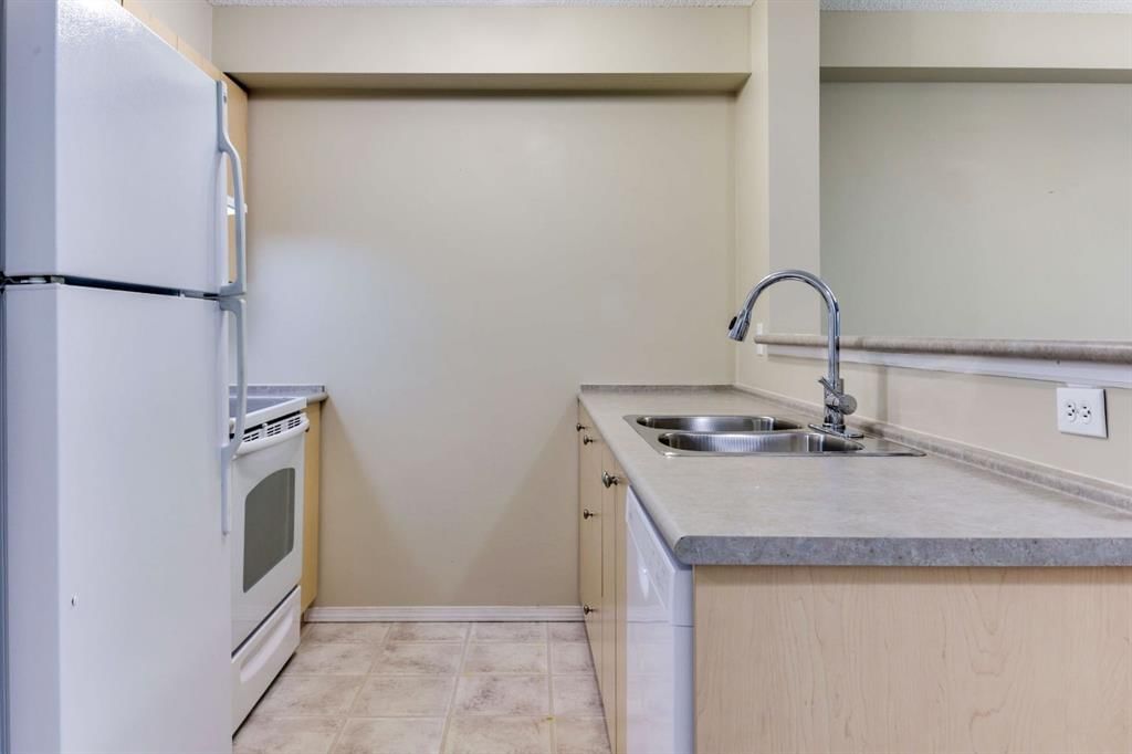 1323, 8 Bridlecrest Drive SW, Calgary — photo 5 of 14