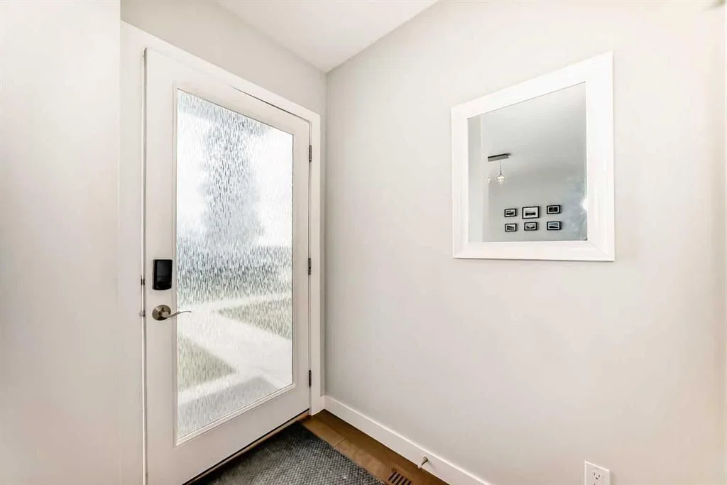 67 30 Avenue SW, Calgary — photo 3 of 29