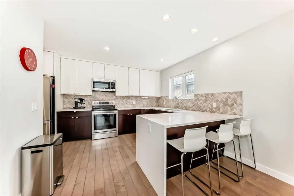 67 30 Avenue SW, Calgary — photo 5 of 29