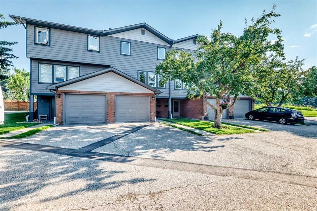 6, 64 woodacres Crescent SW, Calgary — photo 4 of 38