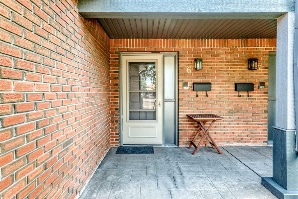 6, 64 woodacres Crescent SW, Calgary — photo 5 of 38