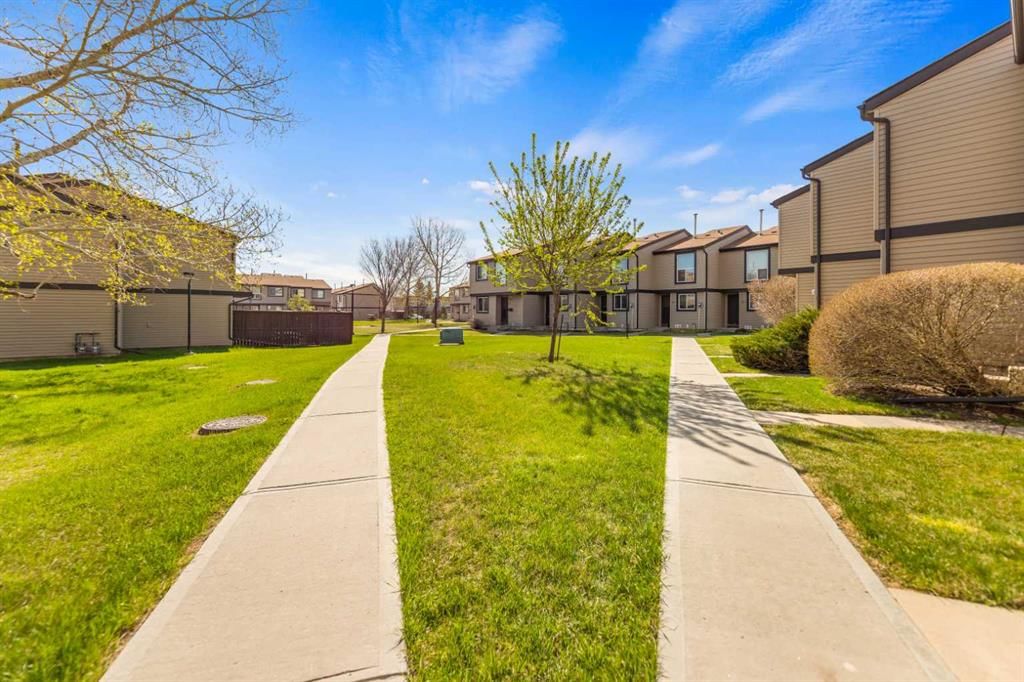 53, 3029 Rundleson Road NE, Calgary — photo 3 of 29