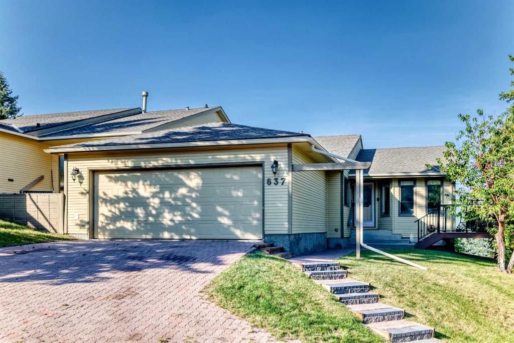 637 Stratton Terrace SW, Calgary — main listing photo