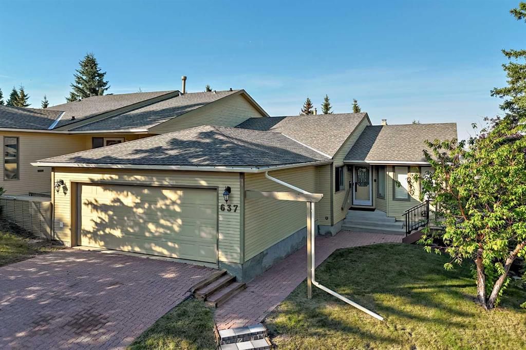 637 Stratton Terrace SW, Calgary — photo 2 of 40