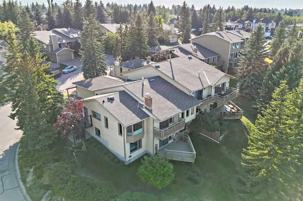 637 Stratton Terrace SW, Calgary — photo 4 of 40