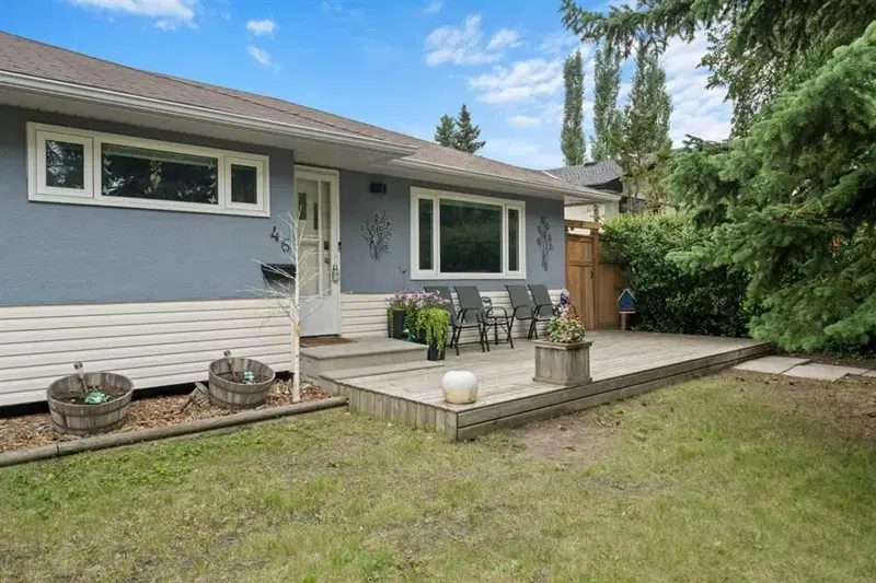 46 Westwood Drive SW, Calgary — photo 2 of 34