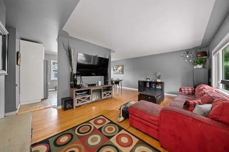 46 Westwood Drive SW, Calgary — photo 5 of 34