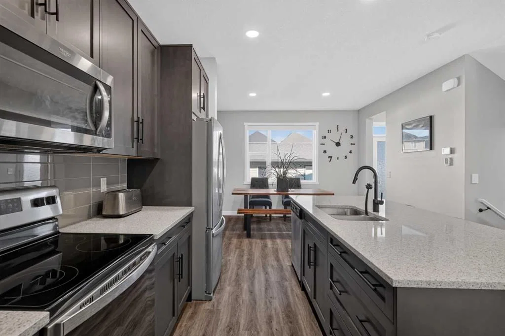 851 Walgrove Boulevard SE, Calgary — photo 4 of 31
