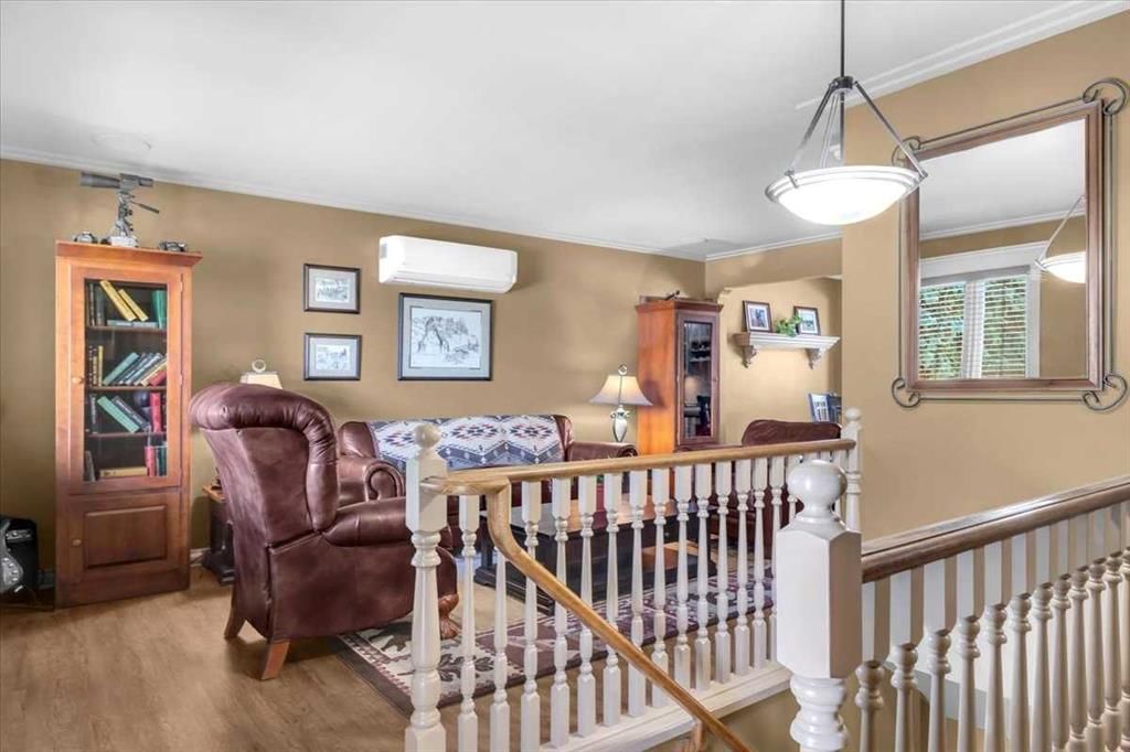 2211 45 Street SE, Calgary — photo 4 of 49