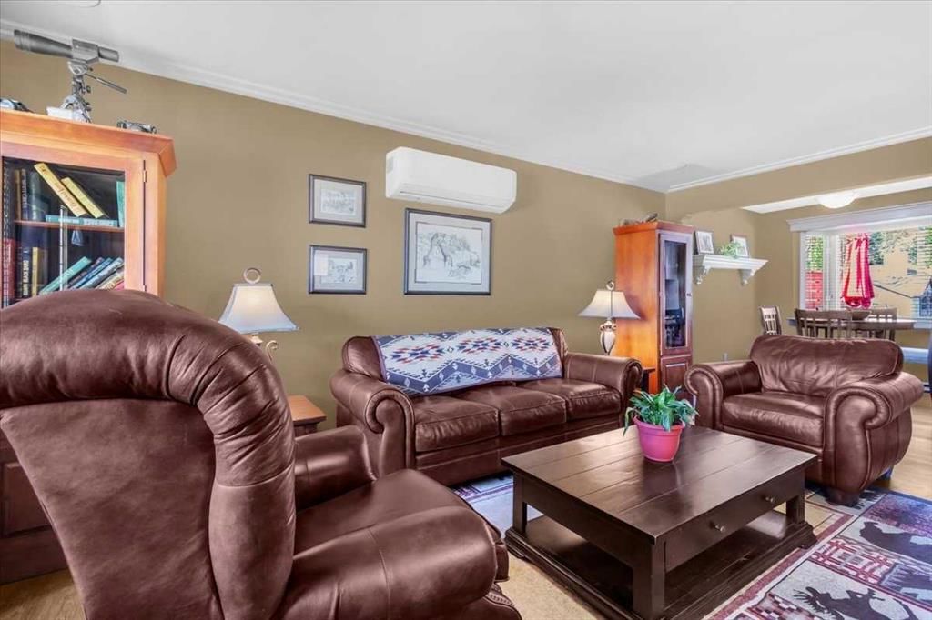 2211 45 Street SE, Calgary — photo 5 of 49