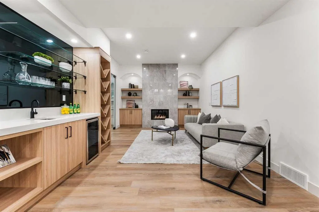 407 Patterson Boulevard SW, Calgary — photo 3 of 50