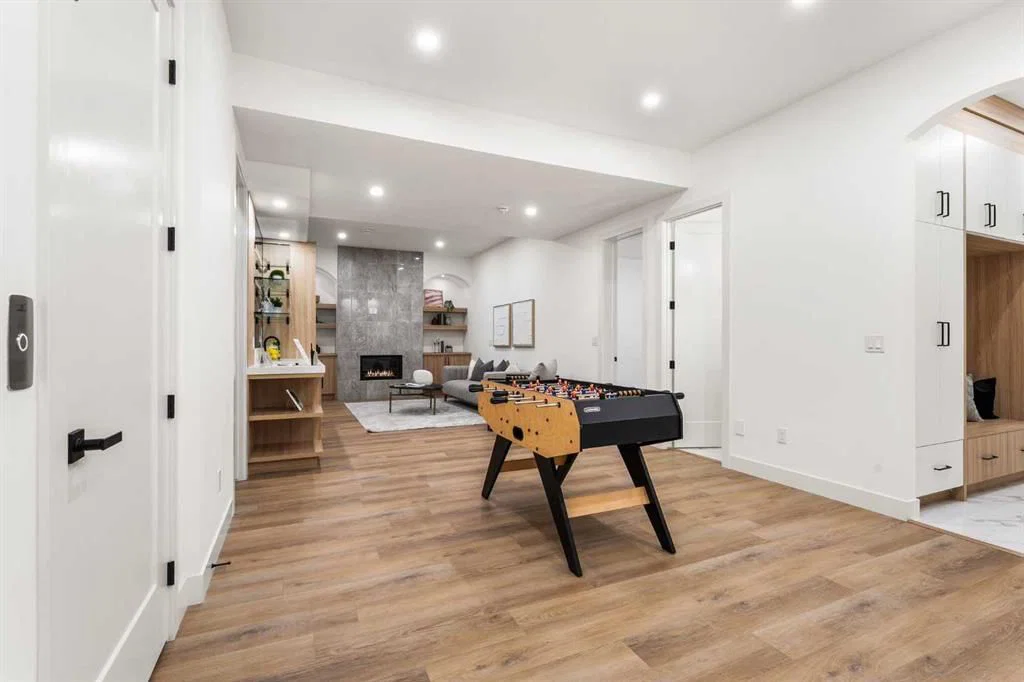 407 Patterson Boulevard SW, Calgary — photo 4 of 50