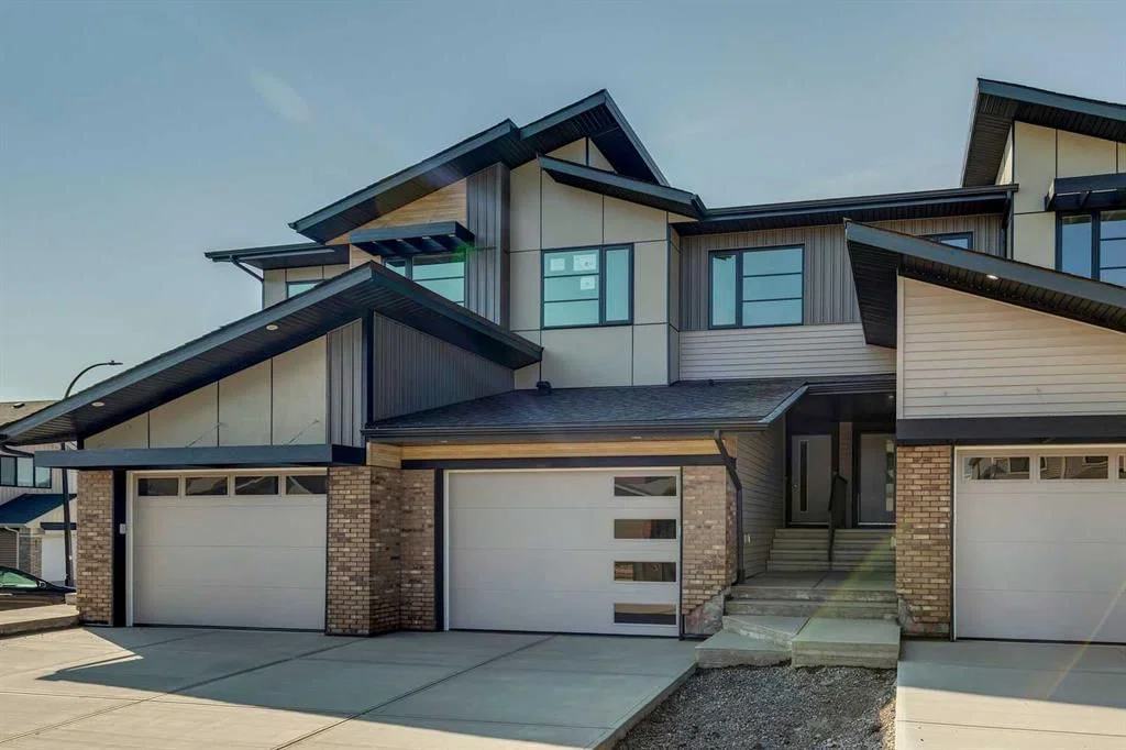 56 Heritage Manor, Cochrane — townhome for sale