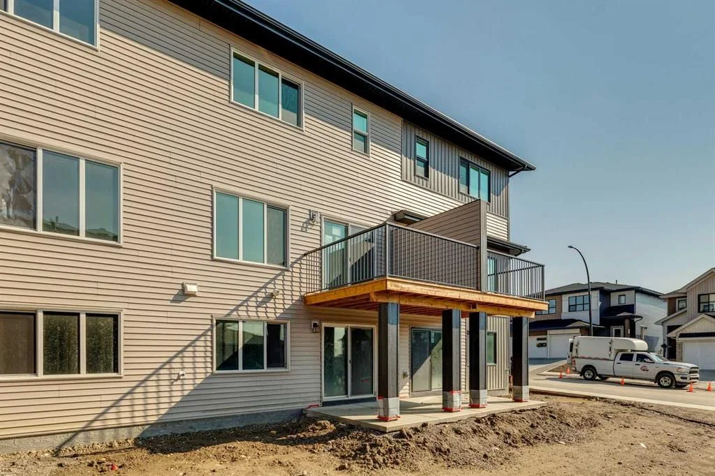 56 Heritage Manor, Cochrane — photo 2 of 21