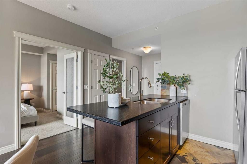 513, 910 Centre Avenue NE, Calgary — photo 5 of 32