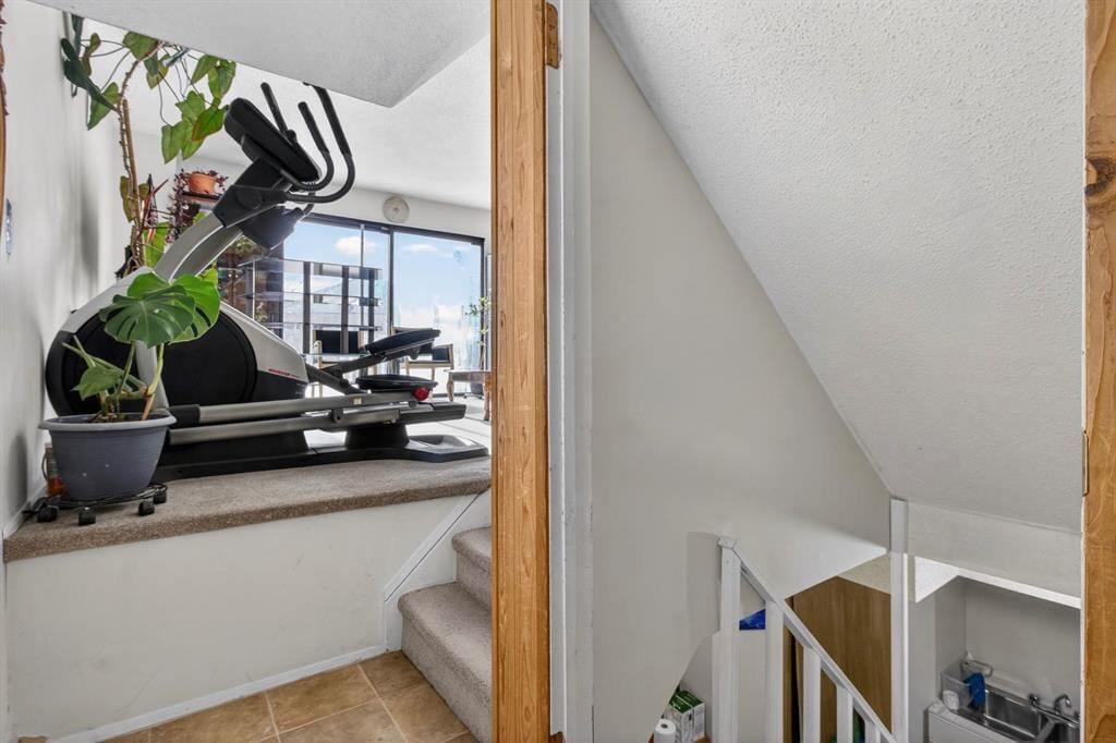 31 Templeby Way NE, Calgary — photo 4 of 35