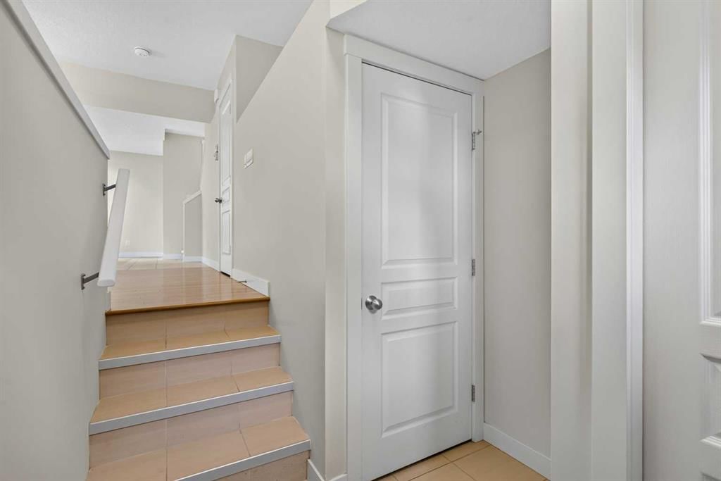 1106 Mckenzie Towne Row SE, Calgary — photo 4 of 46
