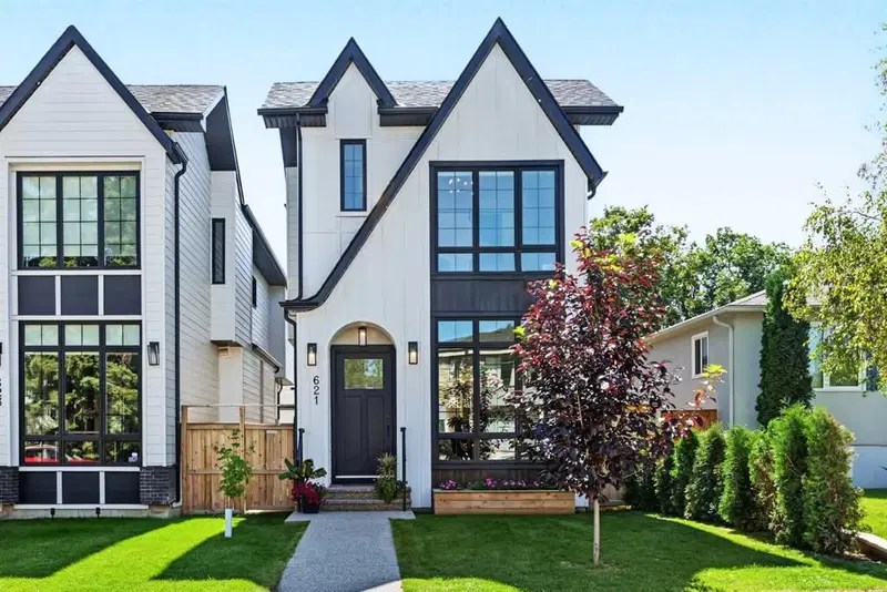 621 22 Avenue NE, Calgary — main listing photo