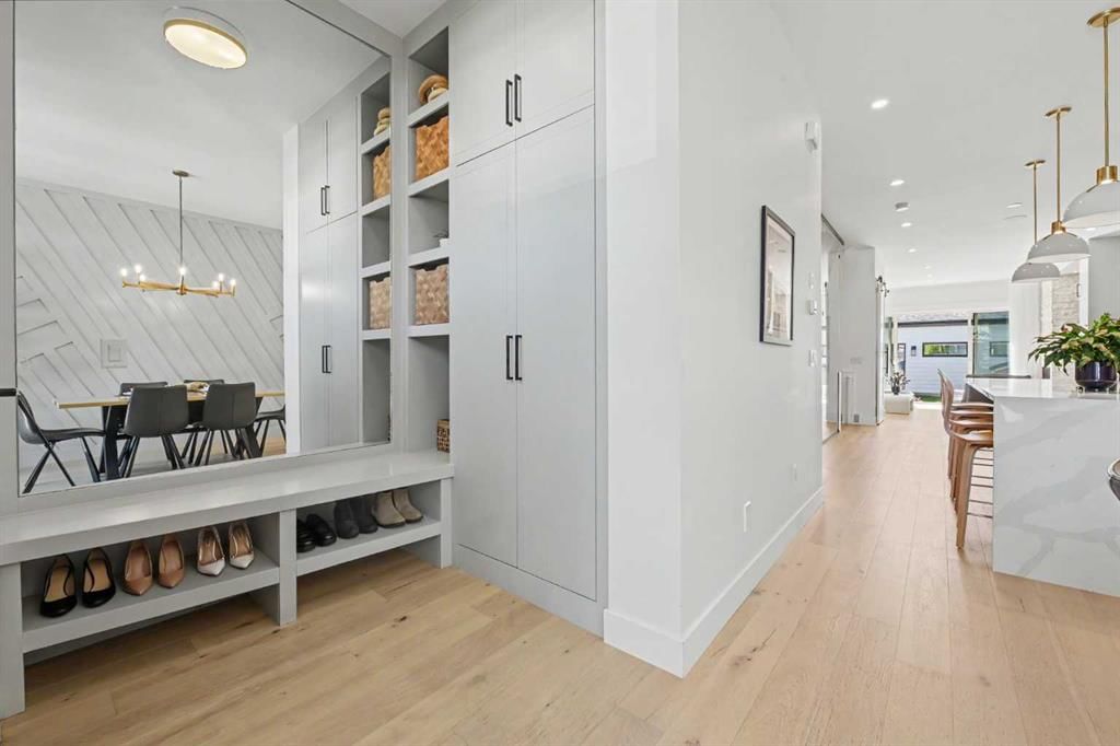 621 22 Avenue NE, Calgary — photo 3 of 49