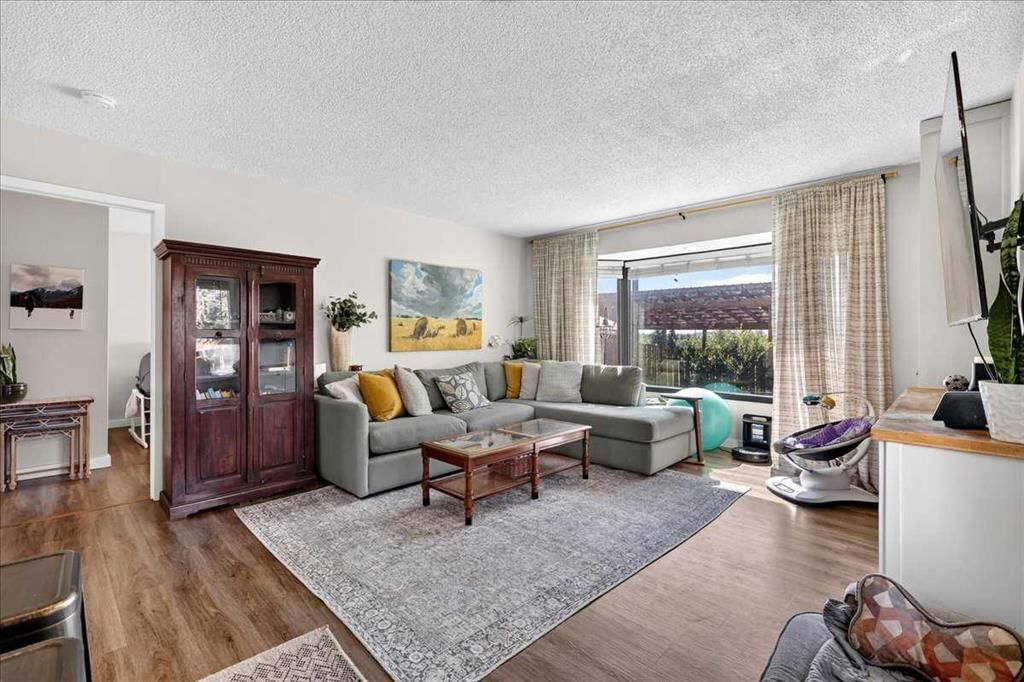 227 Lynnwood Drive SE, Calgary — photo 5 of 34