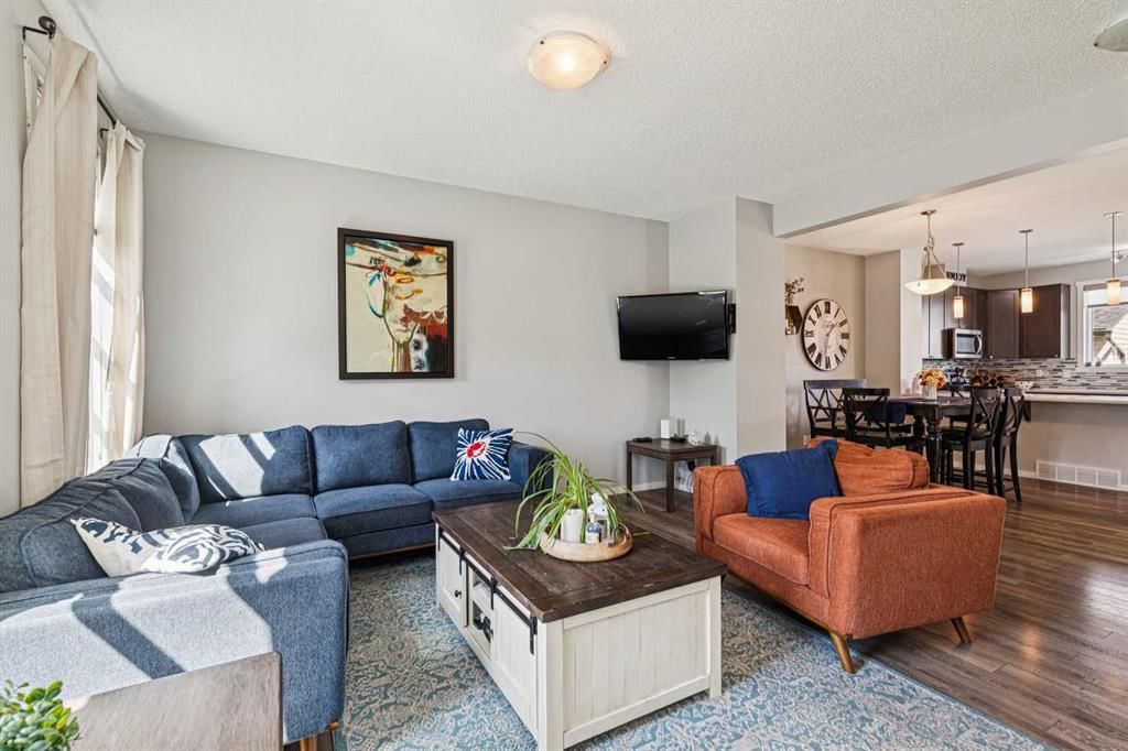 1301 Walden Drive SE, Calgary — photo 4 of 35