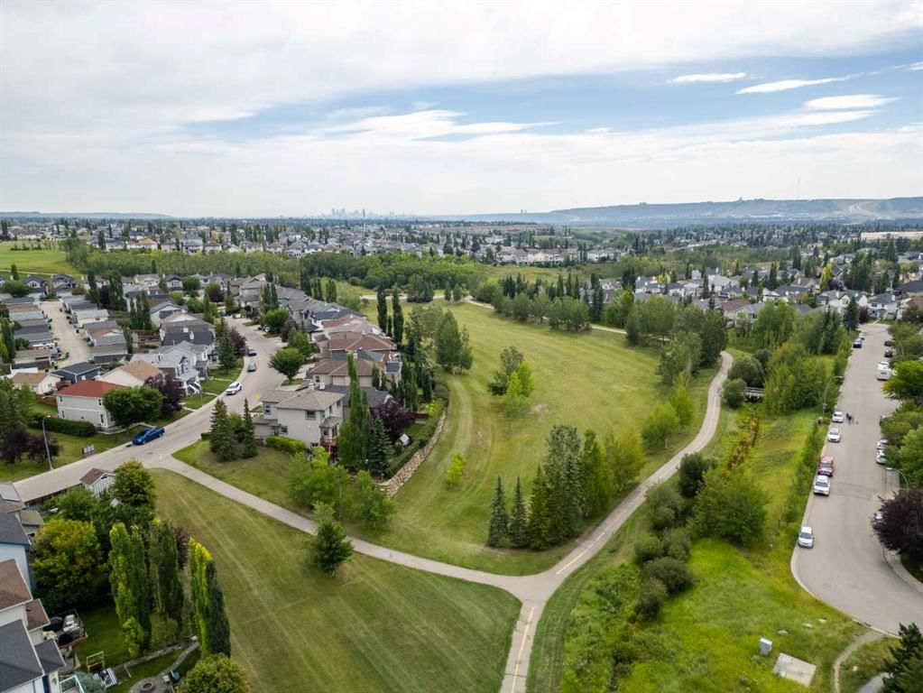 170 Tusslewood Drive NW, Calgary — photo 2 of 28