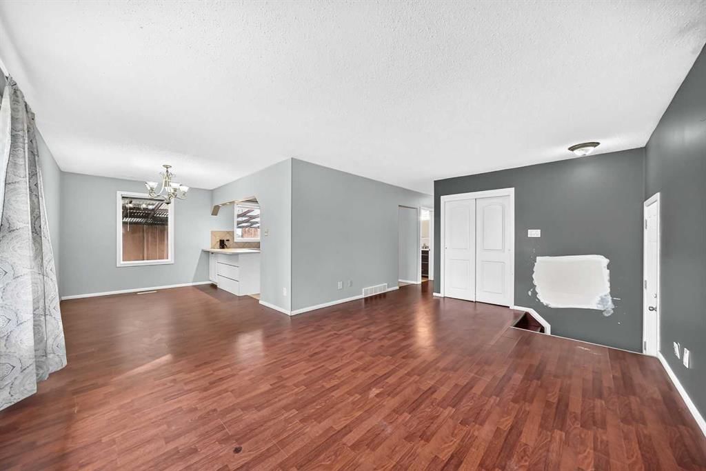 5116 Forego Avenue, Calgary — photo 4 of 34
