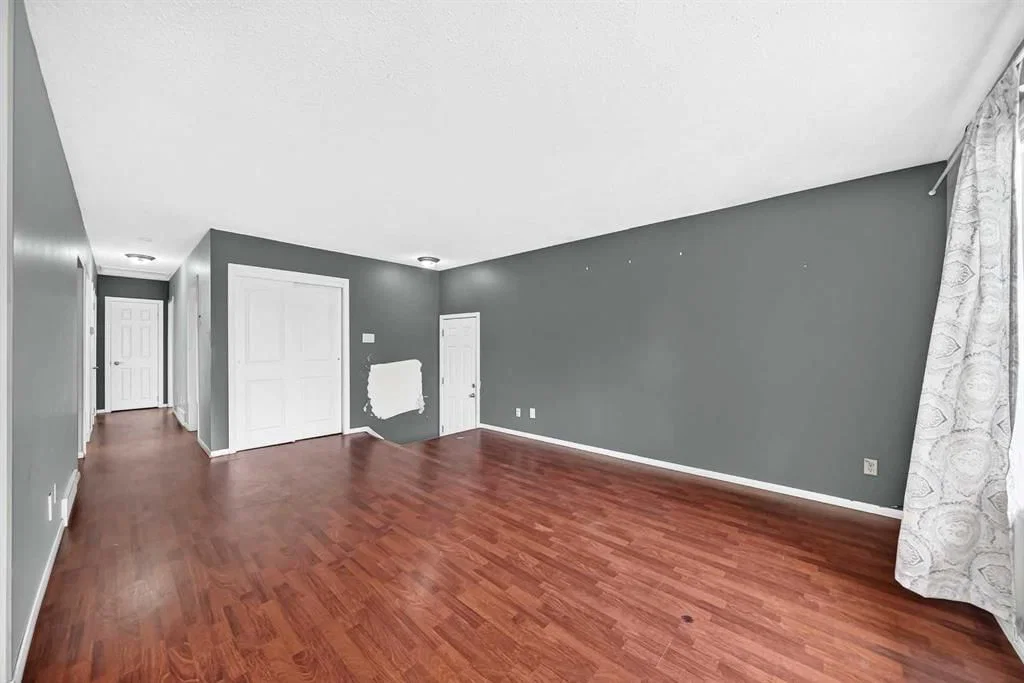 5116 Forego Avenue, Calgary — photo 5 of 34