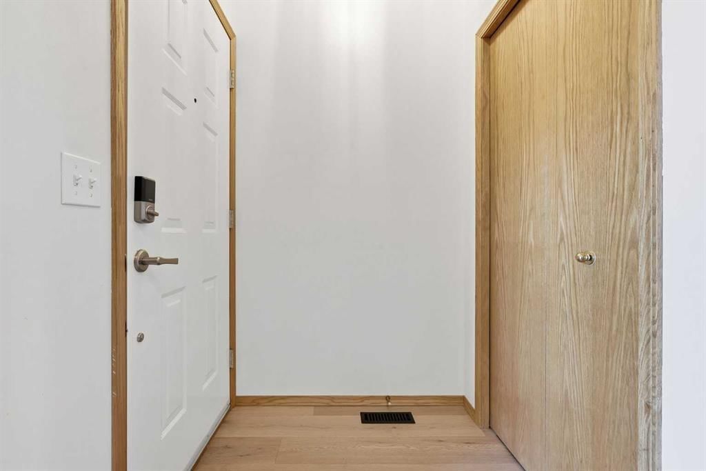 463 23 Avenue NW, Calgary — photo 3 of 50