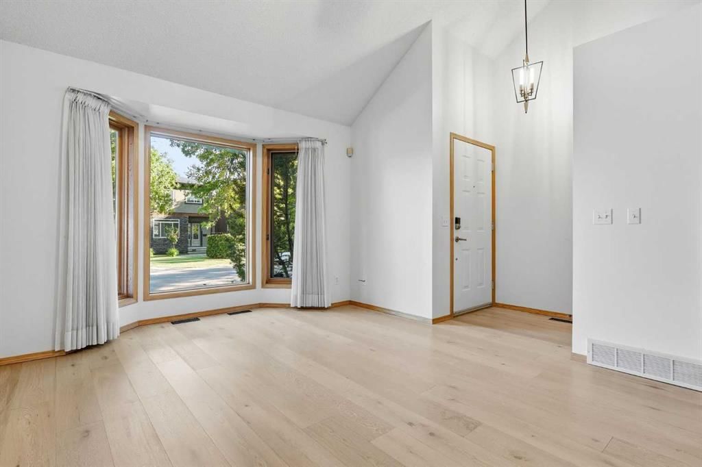 463 23 Avenue NW, Calgary — photo 4 of 50