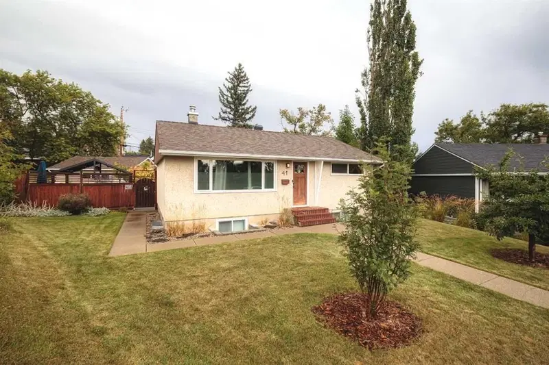 41 Northmount Crescent NW, Calgary — photo 3 of 41