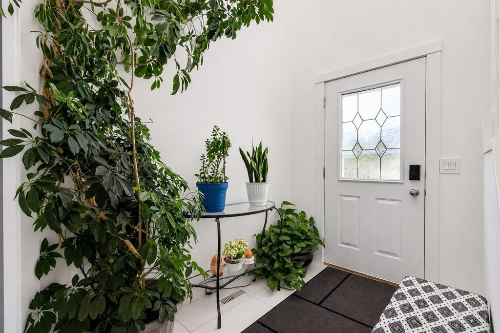 53 Martha's Place NE, Calgary — photo 4 of 45