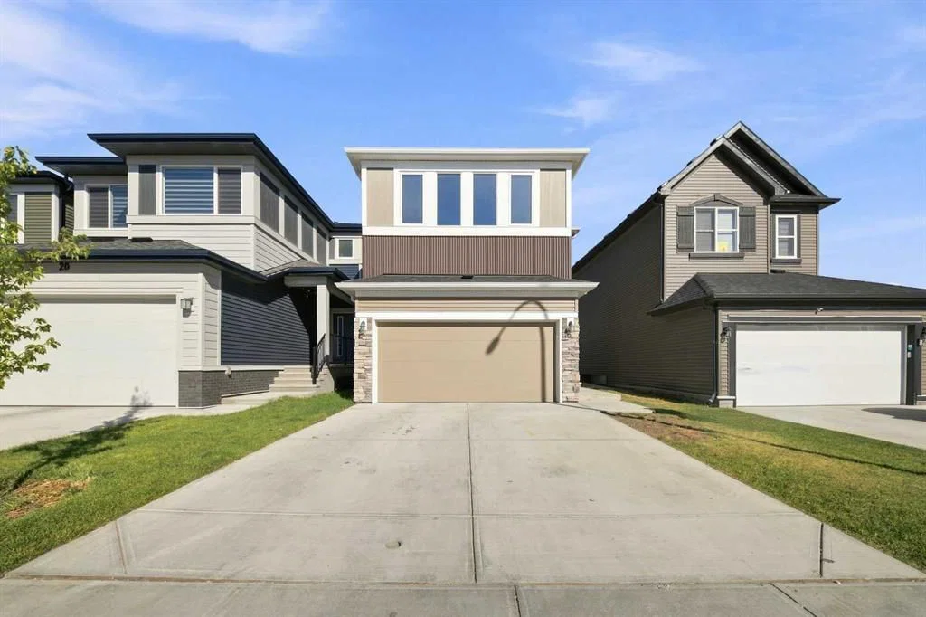 12 Corner Glen Row NE, Calgary — photo 2 of 50
