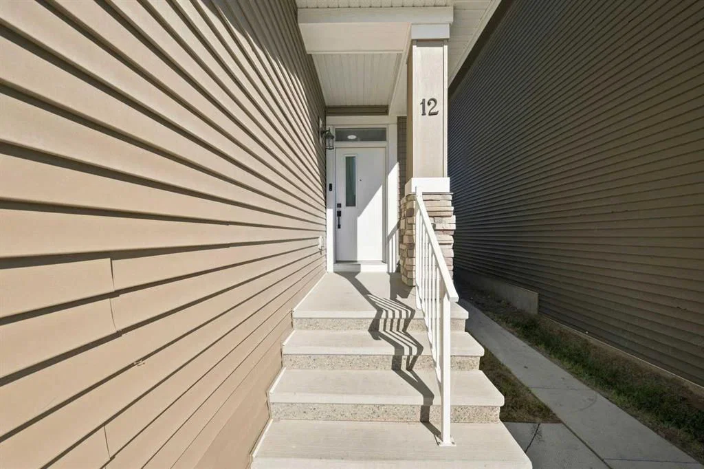 12 Corner Glen Row NE, Calgary — photo 4 of 50