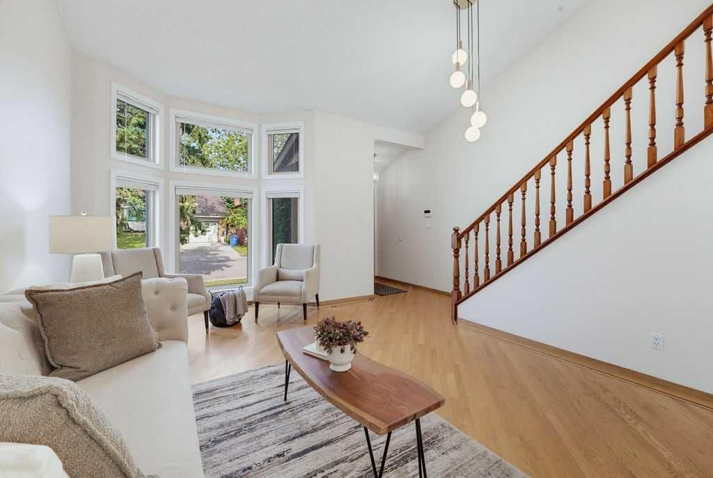23 Hawksbrow Road NW, Calgary — photo 4 of 49