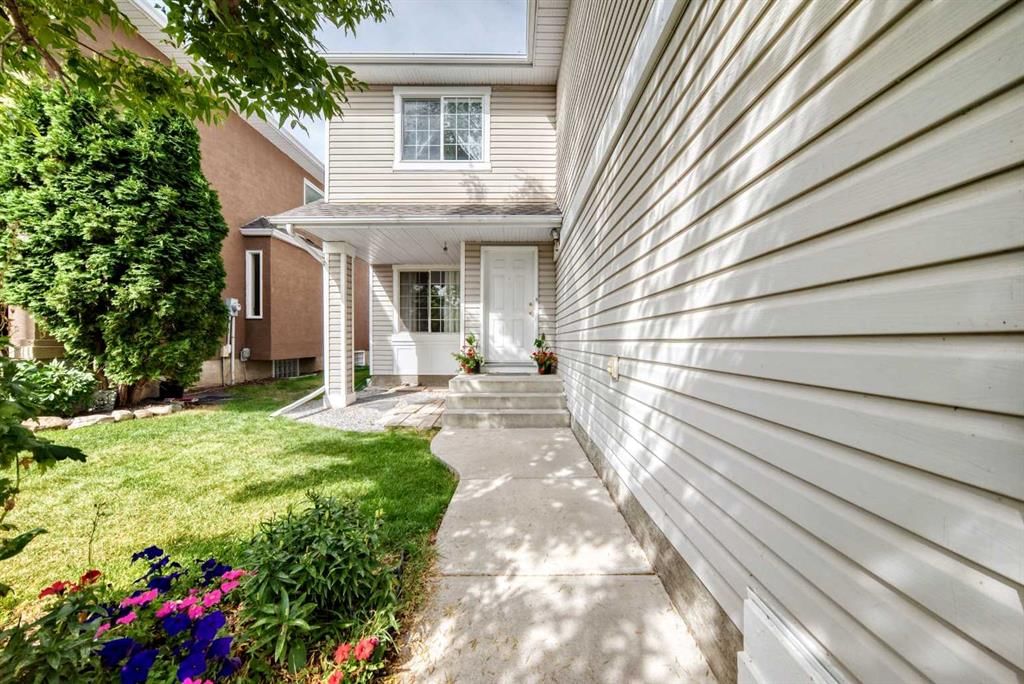 14 Douglasview Circle SE, Calgary — photo 2 of 50