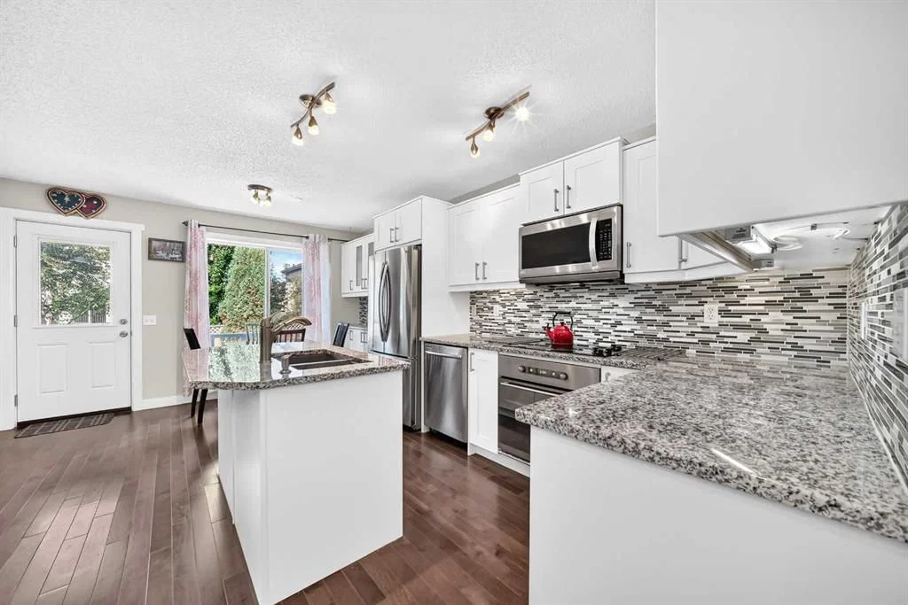 14 Douglasview Circle SE, Calgary — photo 5 of 50